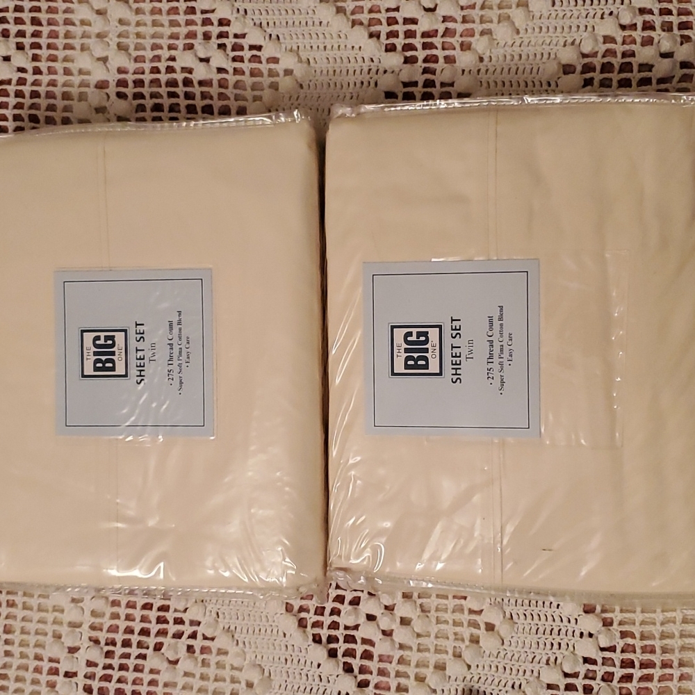 NWT twin sheet set